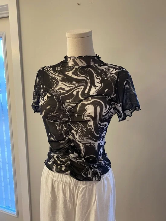 Caution To The Wind Black & White Swirl Short Sleeve Top - Picture 3 of 7
